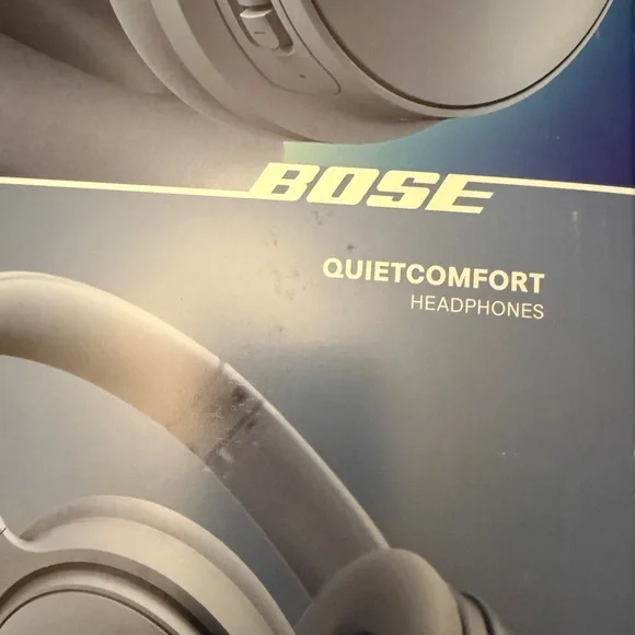 NIB  Bose QuietComfort Headphones, Bluetooth Noise Cancelling , Blue Dusk - Picture 4 of 7